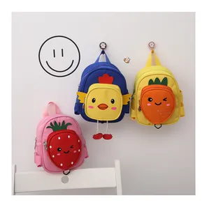 Colección de mochilas infantiles con divertidos diseños de fresas y pollitos