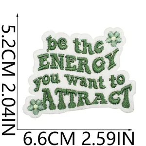 Detail des grünen bestickten Motivations-Patches mit Maßen von 5,2 cm und 6,6 cm
