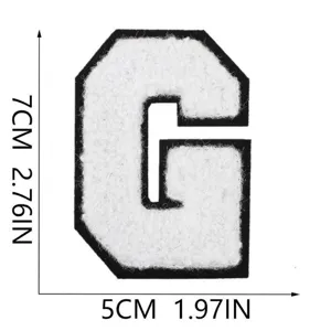 Toppa con lettera G ricamata bianca, ricamo termoadesivo stile varsity 7 cm.