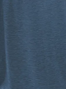 Gedetailleerde close-up van de donkerblauwe stof van deze dames t-shirts met capuchon