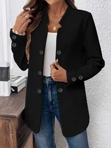 Elegante zwarte getextureerde damesblazer voor de herfst- en winterse modestijl.
