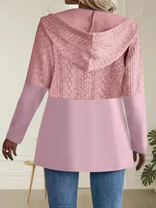 Rückansicht einer rosa Kapuzenjacke mit Struktur-Patchwork für Damenherbstmode