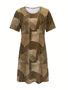 Robe t-shirt pour femme avec imprimé denim patchwork marron, manches courtes et col rond