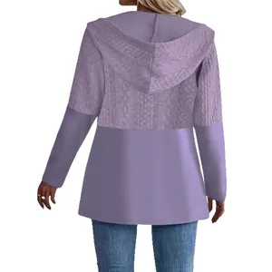 Damen Kapuzenjacke in Violett mit Zopfmuster-Patchwork und lockerer Passform, Rücken.