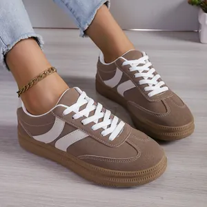 Stylische braune Damen-Sneaker mit Plateausohle und weichem Wildleder-Finish für den Alltag