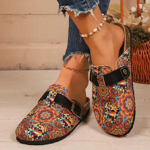 Mules plates à bout fermé avec motif mandala bohème et bride à boucle