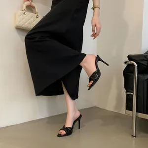 Elegante schwarze Stiletto-Mules mit spitzer Kappe und 9 cm Absatz für Partys
