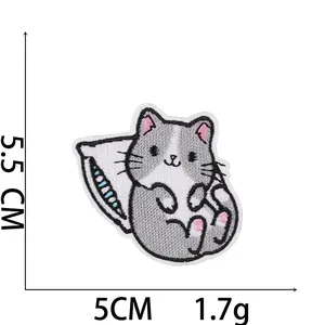 Detail view of cartoon cat embroidery patch showing 5.5x5cm size and 1.7g weight.
