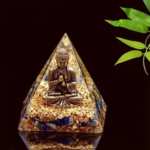 Handgefertigte Orgonpyramide mit Buddha-Statue und Lapislazuli für die Meditation