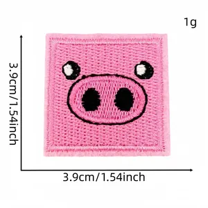 Close-up of pink cartoon pig embroidery patch with 3.9cm dimensions and 1g weight detail