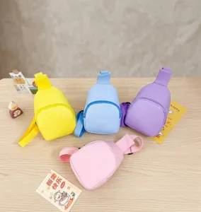 Assortiment de petits sacs de poitrine en cuir PU pour enfants en quatre coloris