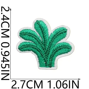 Detaillierte Ansicht der 2,7 x 2,4 cm großen grünen Pflanzen-Stickerei zum Aufbügeln