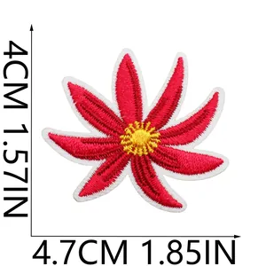 Detailansicht der roten Blumen-Stickerei mit Größenangaben in CM und Zoll Maßen