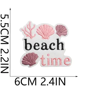 Detailansicht eines Strandmuschel-Stickaufnähers mit Maßen von 5,5 cm mal 6,0 cm