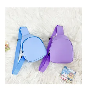 Zwei süße wasserdichte PU-Leder-Brusttaschen für Kleinkinder in den Farben Blau und Lila