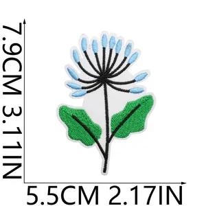 Detaillierte Maßansicht des blau-grünen Blumen-Stickaufnähers für DIY-Kleidungsstücke