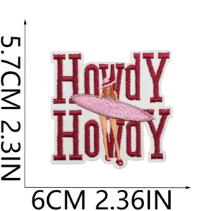 Detail van de geborduurde roze surfmeisjes-patch met Howdy-tekst, afmeting 6x5,7 cm