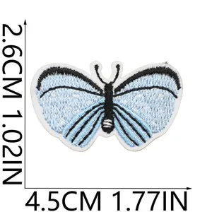 Blauer Schmetterling Stickerei Aufbügler Detail mit 4,5x2,6cm Maßangaben