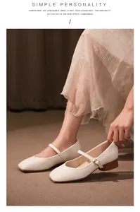 Chaussures Mary Jane françaises blanc crème à bout carré et petit talon