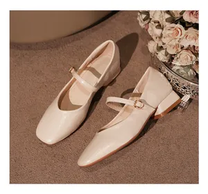 Elegantes zapatos Mary Jane beige de talla grande con punta cuadrada y tacón ancho