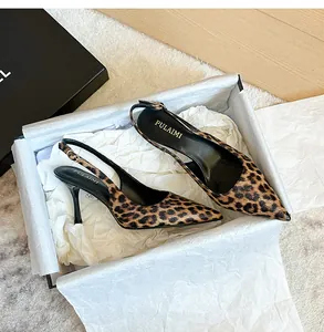 Escarpins slingback élégants en cuir imprimé léopard avec bout pointu et talons