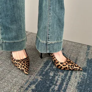 Escarpins sexy en cuir à imprimé léopard avec bout pointu et talons aiguilles chic