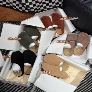 Vue détaillée des sabots style Birkenstock pour femmes en cinq couleurs variées