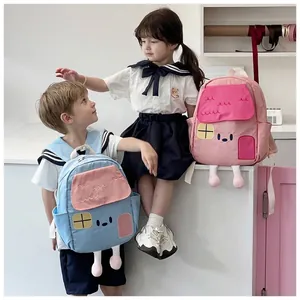 Bonitas mochilas infantiles con forma de casita en colores rosa y azul para preescolar