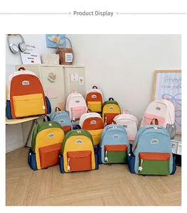 Collezione di zaini per studenti leggeri e colorati in vivaci tonalità dopaminiche.