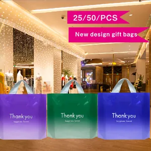 Set aus farbenfrohen Kunststoff-Geschenktüten mit Thank You Aufdruck für den Einzelhandel.