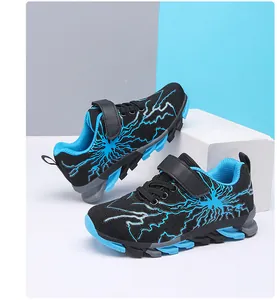 Leichte Jungen-Laufschuhe mit atmungsaktivem Mesh und blauem Blitzmuster-Design