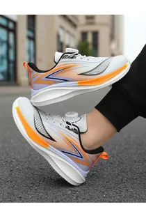 Photo créative de baskets de sport respirantes pour hommes avec dégradé blanc et orange
