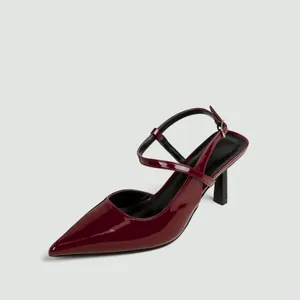 Eleganti décolleté slingback in vernice rosso vino con tacco alto 7 cm e classica punta chiusa