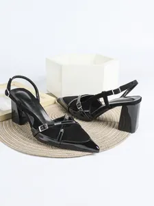 Eleganti sandali slingback neri a punta con tacco largo e dettaglio cinturino con fibbia