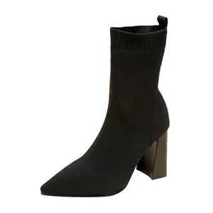 Elegante schwarze Strick-Socken-Stiefel mit spitzer Zehenpartie und Blockabsatz