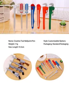 Vue détaillée des stylos-bille en forme d'outils et d'armes avec spécifications