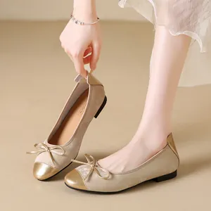 Eleganti ballerine in stile francese con fiocco delicato e suola morbida in oro champagne