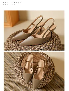 Λεπτομέρεια από λαδί μυτερές γόβες slingback με λεπτό τακούνι και λουράκι.