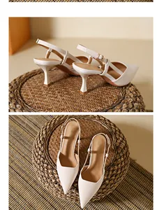 Κομψές κρεμ γόβες slingback με χαμηλό τακούνι, μυτερή μύτη και λουράκι στον αστράγαλο.