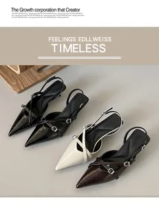 Detailweergave van Franse puntige slingback-pumps in zwart, wit en bruin