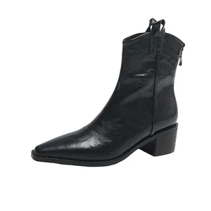 Bottes de cow-boy vintage en cuir noir à bout pointu et talon bloc avec design chic en V