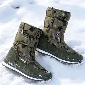 Durable kids' camouflage winter snow boots, waterproof and non-slip for outdoor skiing.