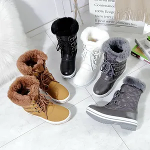 Bottes de neige pour femmes avec doublure en fausse fourrure et design matelassé