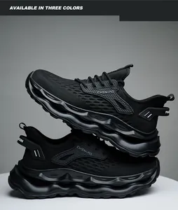 Vista lateral de zapatos de seguridad negros transpirables con puntera de acero reforzada