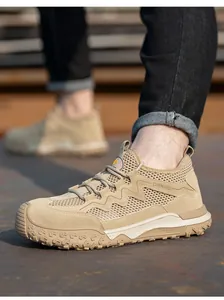Vue détaillée de chaussures de sécurité kaki respirantes avec embout de protection.