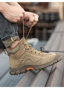 Bottes de sécurité robustes pour hommes avec embout en acier en daim kaki durable.