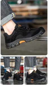 Zapatos de seguridad negros para hombre, con protección anti-impacto en entorno industrial