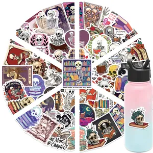 Λεπτομερής προβολή 50 αδιάβροχων αυτοκόλλητων με θέμα το κρανίο και την ανάγνωση σετ
