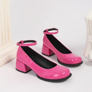 Élégants escarpins Mary Jane en cuir verni rose avec talons épais et brides de cheville