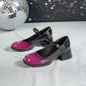 Chaussures Mary Jane élégantes en cuir verni dégradé violet et noir à talons épais